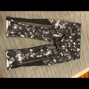 Mixed patter  size medium Lululemon Capri.